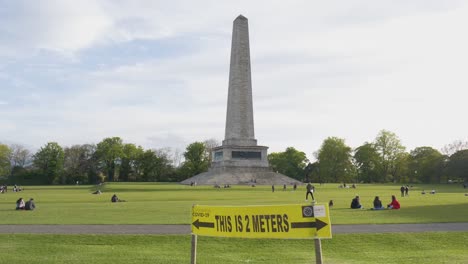 Menschen-Kommen-Während-Der-Covid-19-pandemie-Im-Phoenix-Park-In-Dublin-Zusammen