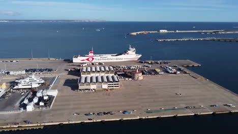 Ferry-De-Pasajeros-Atracado-En-El-Puerto-De-Palma-De-Mallorca-En-España