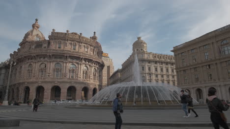 Genua-Piazza-De-Ferrari,-Brunnen-Und-Börsenpalast