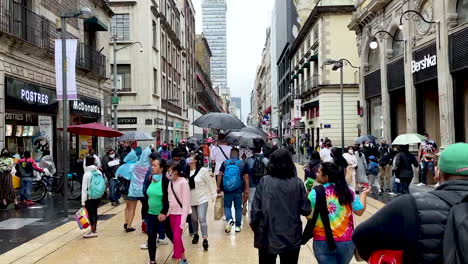 Timelapse-in-Madero-street-in-Downtown-Mexico-city