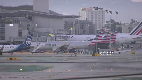 Flugzeuge-Rollen-Auf-Dem-Boden