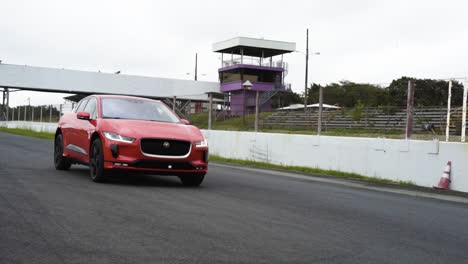 Jaguar-I-pace-En-El-Evento-De-Prueba-De-Manejo-De-Autos-Eléctricos-En-La-Pista-De-Carreras