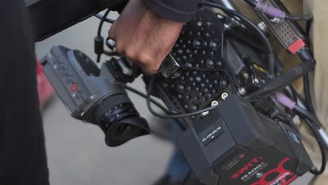 Cameraman-Holding-ARRI-Alexa-Mini-LF-Camera-By-Hand