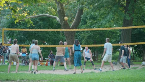 Jugadores-De-Voleibol-En-El-Parque-Clark-De-Filadelfia