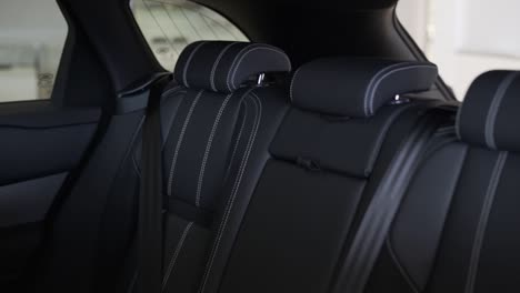 Asientos-Traseros-Range-Rover-Velar,-Asiento-De-Cuero-Negro