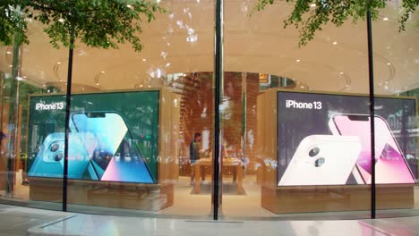 Apple-Store-at-Central-World-in-Bangkok