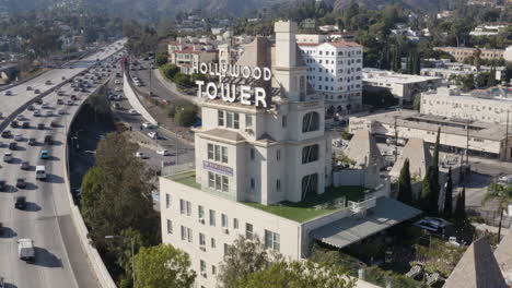 Retroceso-Aéreo-épico-De-Los-Apartamentos-De-La-Torre-De-Hollywood