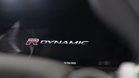 R-Dynamisches-Logo-Des-Land-Rover-Velar-Bedienfelds-Neuer,-Moderner-Range-Rover,-Britisches-Luxusauto