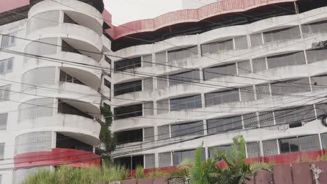 Buildings-In-Panama-City-During-The-Day-With-Good-Tropical-Weather,-Shot-From-Street-Level-At-Real-Time-With-Slight-Camera-Movement