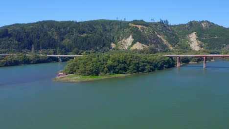 Río-Maule-Puente-Constitución-Ciudad-Maule-Región,-Talca-Santiago-De-Chile-Drone-Tiro-Orbital