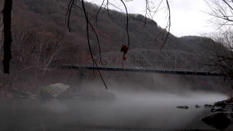 4k-West-Virginia-Dolly-Mit-Brücke-Und-Nebel