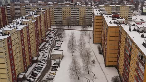 Sowjetische-Architektur-In-Kivilinn-Tartu-Alte-9-stöckige-Gebäude