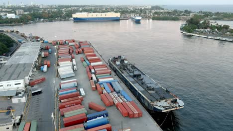 Antenne-Nach-Vorne-über-Den-Hafen-Von-Santo-Domingo-In-Der-Dominikanischen-Republik