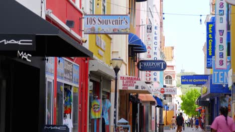 Centro-Comercial-Colorido-Y-Ecléctico-En-Punda,-Willemstad-En-La-Isla-Caribeña-De-Curacao