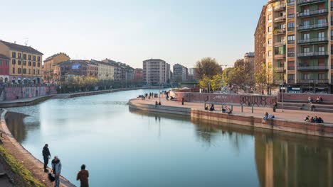 Time-lapse-of-Darsena-Naviglio-Grande-at-the-evening