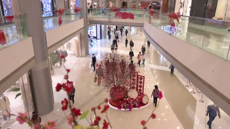 Las-Personas-Y-Los-Compradores-Se-Ven-En-Un-Centro-Comercial-De-Lujo-De-Alta-Gama-En-Hong-Kong