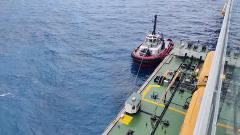 Buque-De-Abastecimiento-De-Petróleo-Que-Alimenta-Un-Crucero-En-Medio-Del-Fondo-De-Video-Del-Mar-|-Fondo-De-Video-De-Crucero-De-Abastecimiento-De-Combustible-De-Crucero-De-Combustible-En-4k