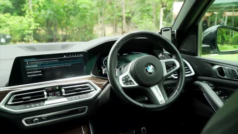 Kuala-Lumpur,-Malasia---9-De-Marzo-De-2022:-Coche-Nuevo-2020-Bmw-X5-Interior-De-Timonera