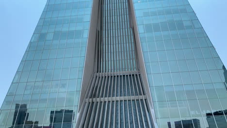 Tilt-Up-To-Top-Of-Centro-Comercial-Torre-Manacar-Building-With-Sun-Shining-Against-Clear-Blue-Skies