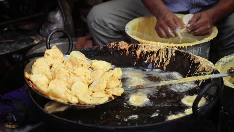 Bhajiya-Auf-Einer-Straße-Braten