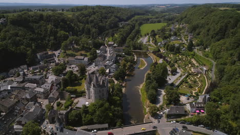 Luftaufnahme-Der-Ourthe-Bei-Durbuy-Nach-Links-Fliegend