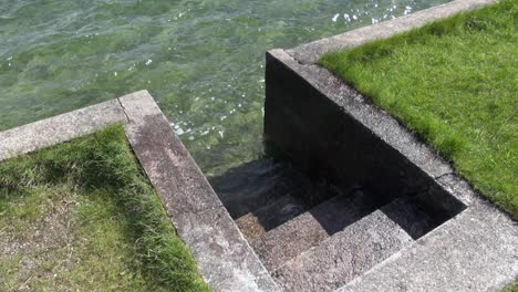 Stairway-to-the-water