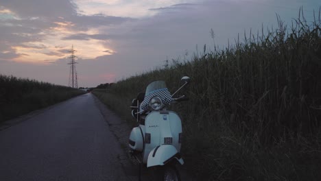 vespa-piaggio-50-cc-special-125-px-white-italian-vintage-old-bike-at-sunset