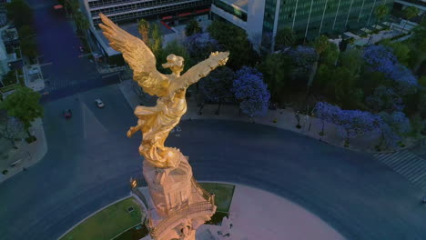 Toma-Aérea-De-Rascacielos-En-El-Paseo-De-La-Reforma-Ciudad-De-México