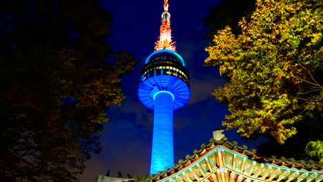 Seúl,-Corea-Del-Sur:-Alrededor-Del-Lapso-De-Tiempo-De-La-Colorida-Luz-Nocturna-En-La-Torre-De-Seúl,-Corea-Del-Sur