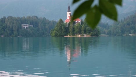 Hermoso-Lago-Sangrado-Al-Amanecer-En-Eslovenia