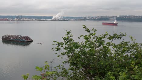 Slow-pan-right-to-left-of-the-Port-of-Tacoma-and-Commencement-Bay,-Container-ships,-Tug-boats,-loading-and-unloading-port-facilities