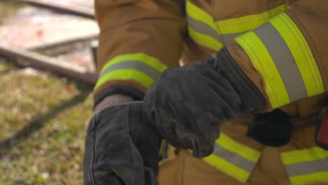 Firefighter-puts-on-gloves-to-be-ready-to-fight-a-fire