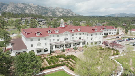 Stanley-Hotel-in-Estes-Park-Colorado-was-the-inspiration-for-the-Overlook-Hotel-from-the-Shining-and-was-used-in-the-TV-series