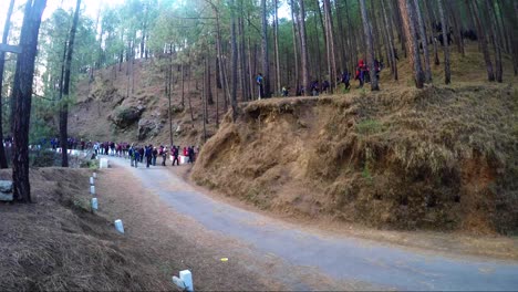 Montañeros-Del-Himalaya-De-Un-Instituto-De-Formación-De-Montañismo-En-Su-Camino-Hacia-El-Sendero