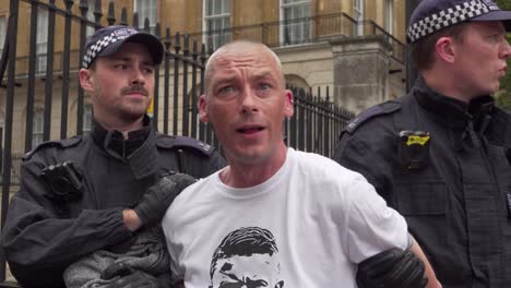 Un-Seguidor-De-Tommy-Robinson-Es-Arrestado-Por-La-Policía-En-Whitehall,-Londres