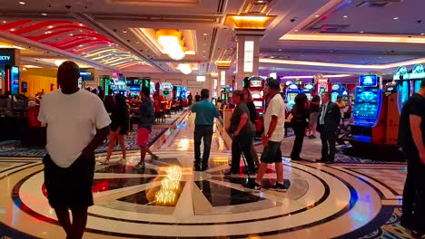 Gimbal-Walking-Shot-Dentro-Del-Casino-Del-Palazzo-:-The-Venetian-En-Las-Vegas,-Nevada,-Estados-Unidos