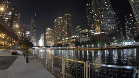 4k,-Lapso-De-Tiempo,-Vista-Nocturna-De-Riverwalk-Chicago,-Estados-Unidos