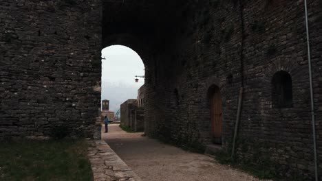 Gjirokaster-Stadt-In-Albanien,-Filmische-Orte---Unesco-weltkulturerbe-In-4k