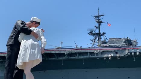 El-Museo-Uss-Midway-Es-Un-Museo-Histórico-De-Portaaviones-Navales-Ubicado-En-El-Centro-De-San-Diego,-California-En-El-Muelle-De-La-Marina