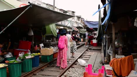 An-exciting-train-ride-to-Mae-Klong-Railway-Market