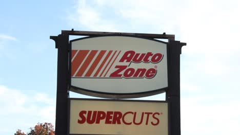 Autozone-Und-Supercuts-Straßenschild