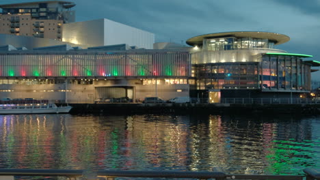 Pan-shot-of-a-pleasure-boat-in-front-of-the-lowry-center-at-Salford-keys
