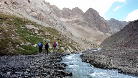 Hiking-in-the-beautiful-Alay-Mountains-in-the-Osh-region-of-Kyrgyzstan