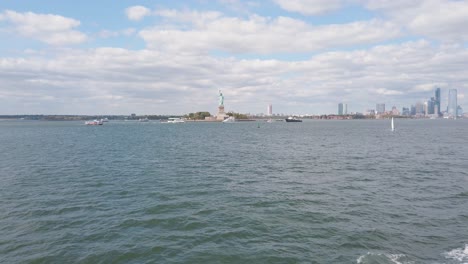 New-York-USA-Landmark,-Statue-of-Liberty-in-Upper-Bay,-View-From-Staten-Island-Ferry