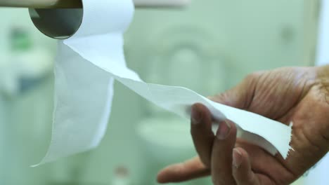 Man-shows-toilet-paper-in-running-out