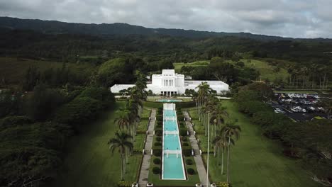 Toma-Aérea-Acercándose-Al-Templo-Laie-Hawaii-Lds