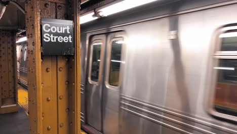 Ciudad-De-Nueva-York---Diciembre-De-2018:-Metro-De-Manhattan,-Interior-Del-Metro