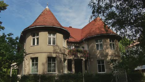 Altes-Villengebäude-In-Silute,-Litauen