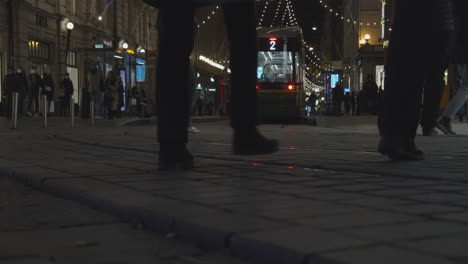 Iluminaciones-Navideñas-A-Lo-Largo-De-La-Calle-Aleksanterinkatu-En-Helsinki,-Finlandia