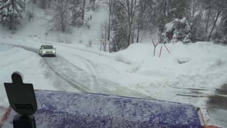 Choque-De-Quitanieves-En-La-Pared-De-Nieve